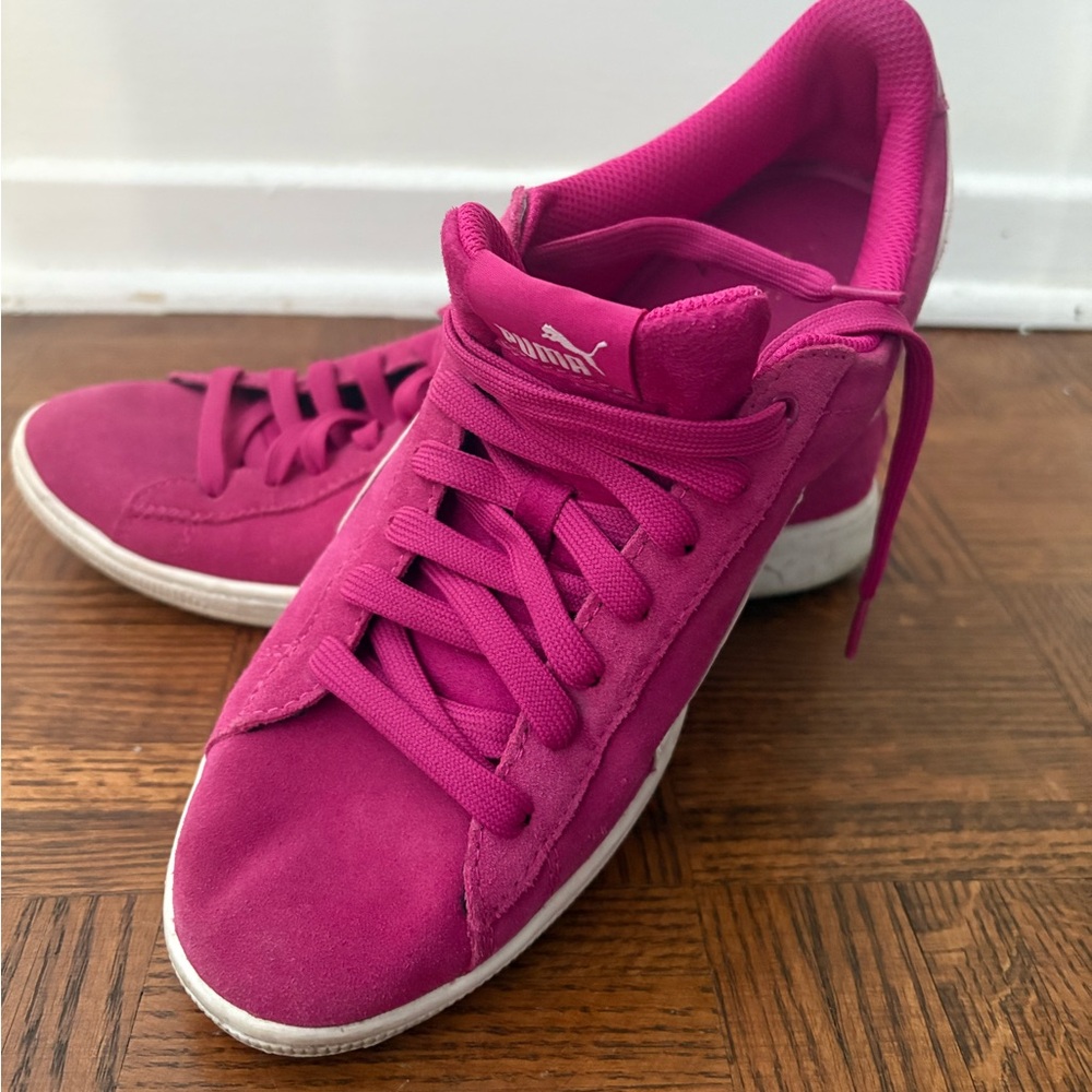 Classic Suede Pumas - Women’s size 10